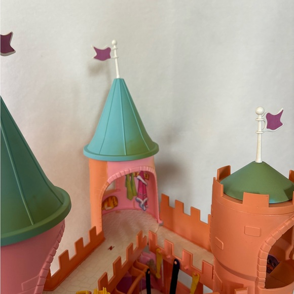 1983 My Little Pony Pink and Blue Dream Castle Hasbro Playset - Picture 13 of 14